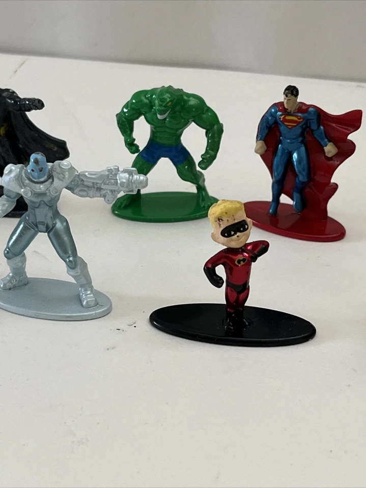 Jada Marvel Nano Metalfigs Mini-Figuras Die-Cast Metal - Lote de 13 DC Marvel Foto 3 de 4