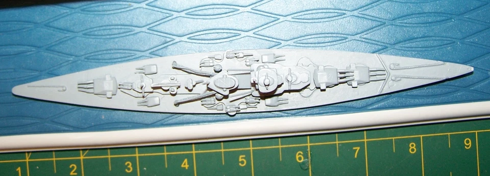 CAIXA COMET AUTHENTICAST WWII GERMAN GNEISENAU CLASS BATTLESHIP BB 1:1200 ORG - Imagem 3 de 4