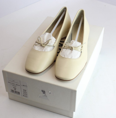 Aeyde SKU size: 35 creamy Darya nappa leather new original packaging