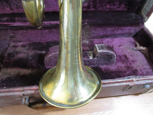 Vintage DORSAY Elkhart Ind Trumpet Serial No. 53182 - Picture 6 of 11