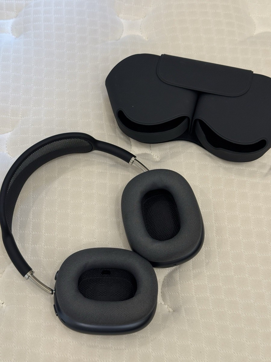 Apple AirPods Max Wireless Over-Ear Headphones with Smart Case