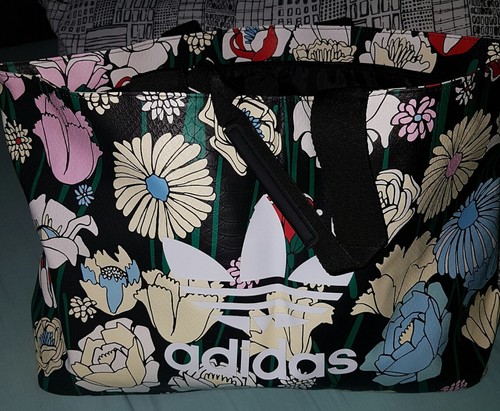 Adidas flower shopper Adidas flower shopper