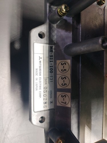 UNIDAD SERVO ACCIONAMIENTO MAZAK MITSUBISHI MODELO MR-S11-100-E31 - Imagen 5 de 6