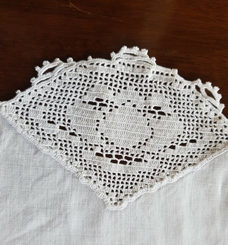 Antique 1930's White Lily Pad Filet Crochet Doily Tablecloth Runner Centrepiece - Picture 3 of 9