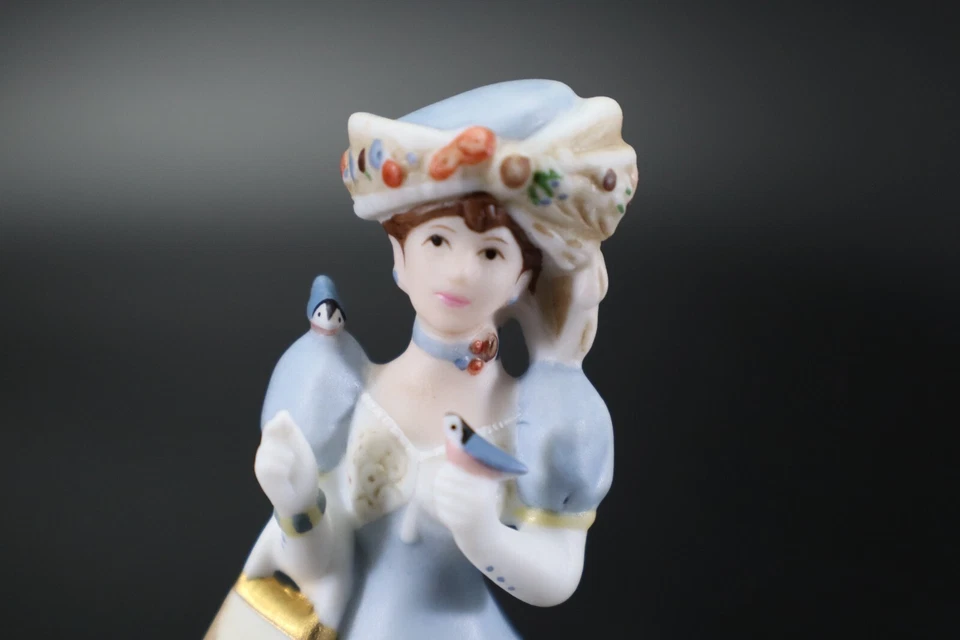 Figura miniatura con cúpula Avon coleccionable MRS PFE ALBEE 1998 Presidents Club Foto 4 de 4