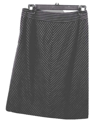 Falda Ann Taylor Loft línea A debajo de la rodilla blanco y negro rayas diagonales talla OP - Imagen 3 de 5