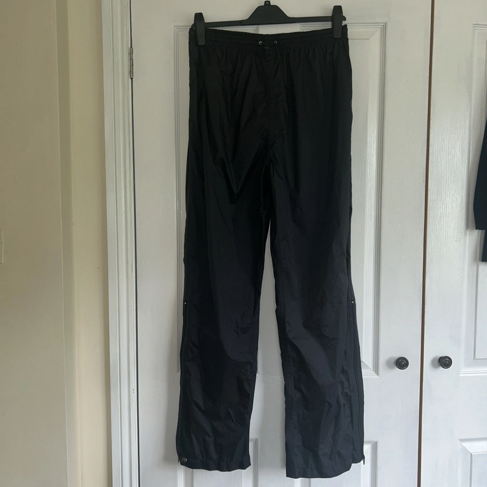 Craghoppers AquaDry Waterproof Overtrousers black size M
Opens in a new window or tab