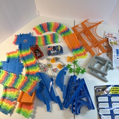 Magic Tracks Trax Lot / Amazing Collection 30 Plus FEET OF TRACK/2 Cars Glow