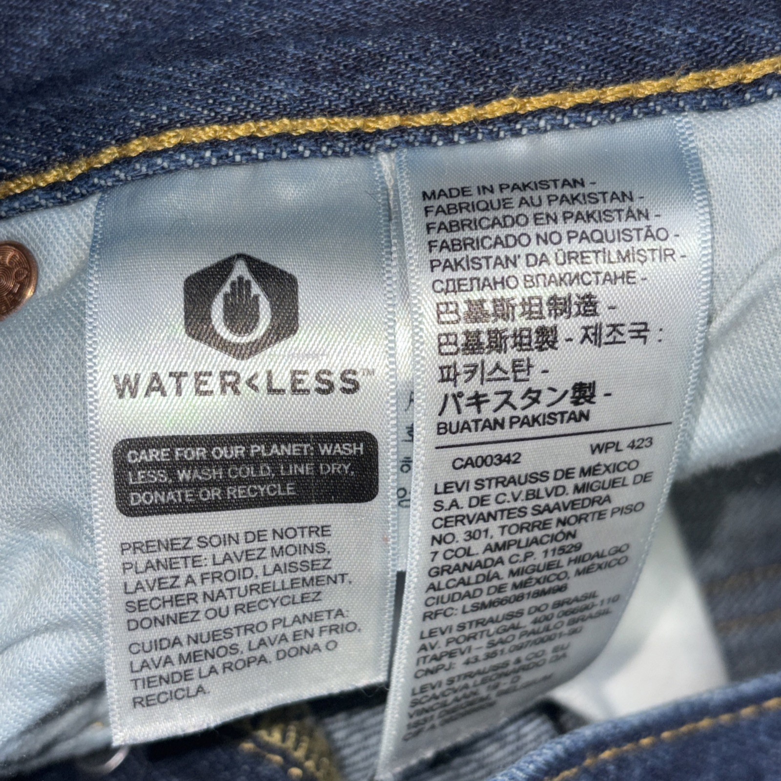 Levis Strauss 501 30x32 Fits 30 X 31 Button Fly Dark Denim Cotton Jeans - View 4