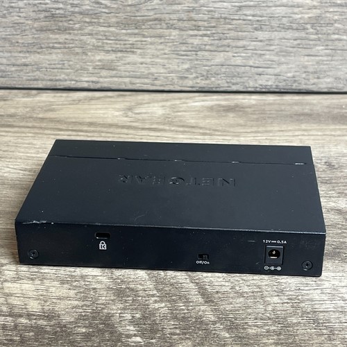 Netgear GS308v3 Black 12V-0.5A Indoor 8-Port Gigabit Ethernet Unmanaged Switch - Picture 3 of 6