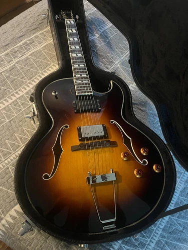 EASTMAN ARCHTOP JAZZ GUITAR AR-372SB HARDSHELL CASE ES175