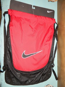 red nike drawstring bag