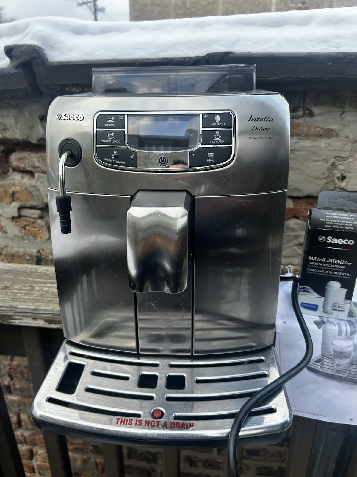 saeco intelia deluxe Hd8759 Espresso Machine with Accessorie
