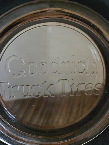 VINTAGE GOODRICH TIRE ADVERTISING ASHTRAY - RUBBER TIRE - GLASS INSERT ASHTRAY - Picture 3 of 11