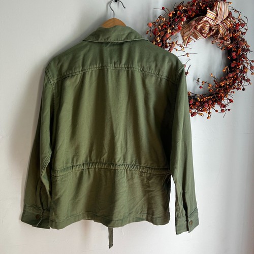 Chaqueta utilitaria Lucky Brand para mujer con botones a presión cuello extendido PEQUEÑA en verde - Imagen 7 de 10
