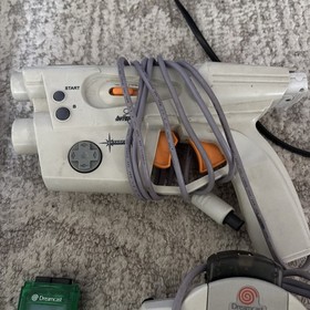 Sega Dreamcast System with 2 controllers, gun and game. 