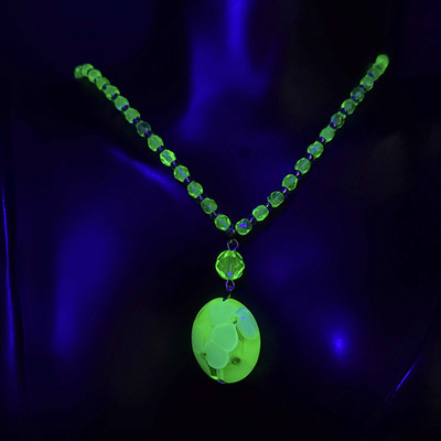Uranium Glass Necklace 22'' Vaseline Yellow Czech Vintage Beads Women`s Jewelry