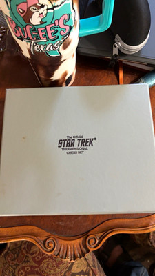 Star Trek Three-Dimensional Metal Chess Set - Black & Gold Star Trek Theme