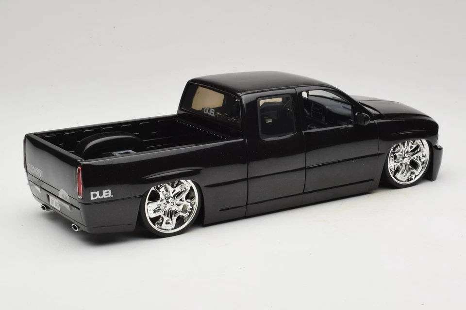 63122-B5 Chevrolet Silverado Tuned Black Jada 1:18 - Immagine 3 di 4