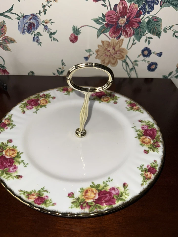 Nuevo Royal Doulton Royal Albert Old COUNTY ROSEs PLATO DE PASTEL DE UN NIVEL CON MANGO Foto 2 de 4