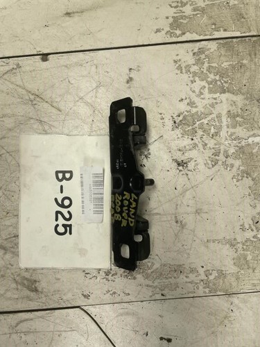 2008 LAND ROVER LR2 TAILGATE LOCK LATCH STRIKER PLATE OEM+ - Picture 4 of 12