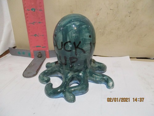 HAWAIIAN SOUVENIR OCTOPUS SCULPTURE-SUCK IT UP, #NOT AN ARTIST ON TOP - Picture 2 of 3