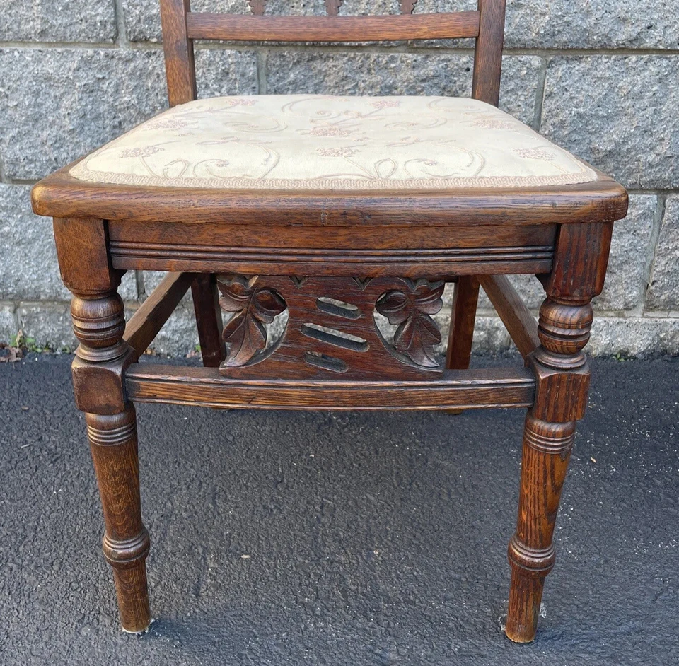Silla lateral inusual Eastlake victoriana de roble 43 1/2” X 18” X 18 1/2” Foto 3 de 4