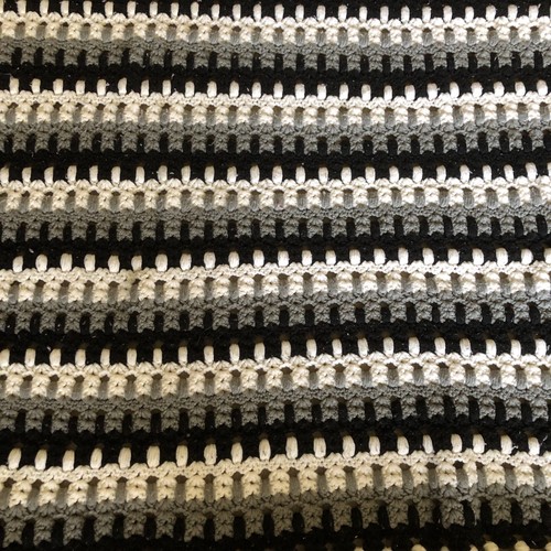Vintage 1970’s Black Gray Cream Crochet Afghan Blanket Throw 40 X60” - Picture 2 of 4