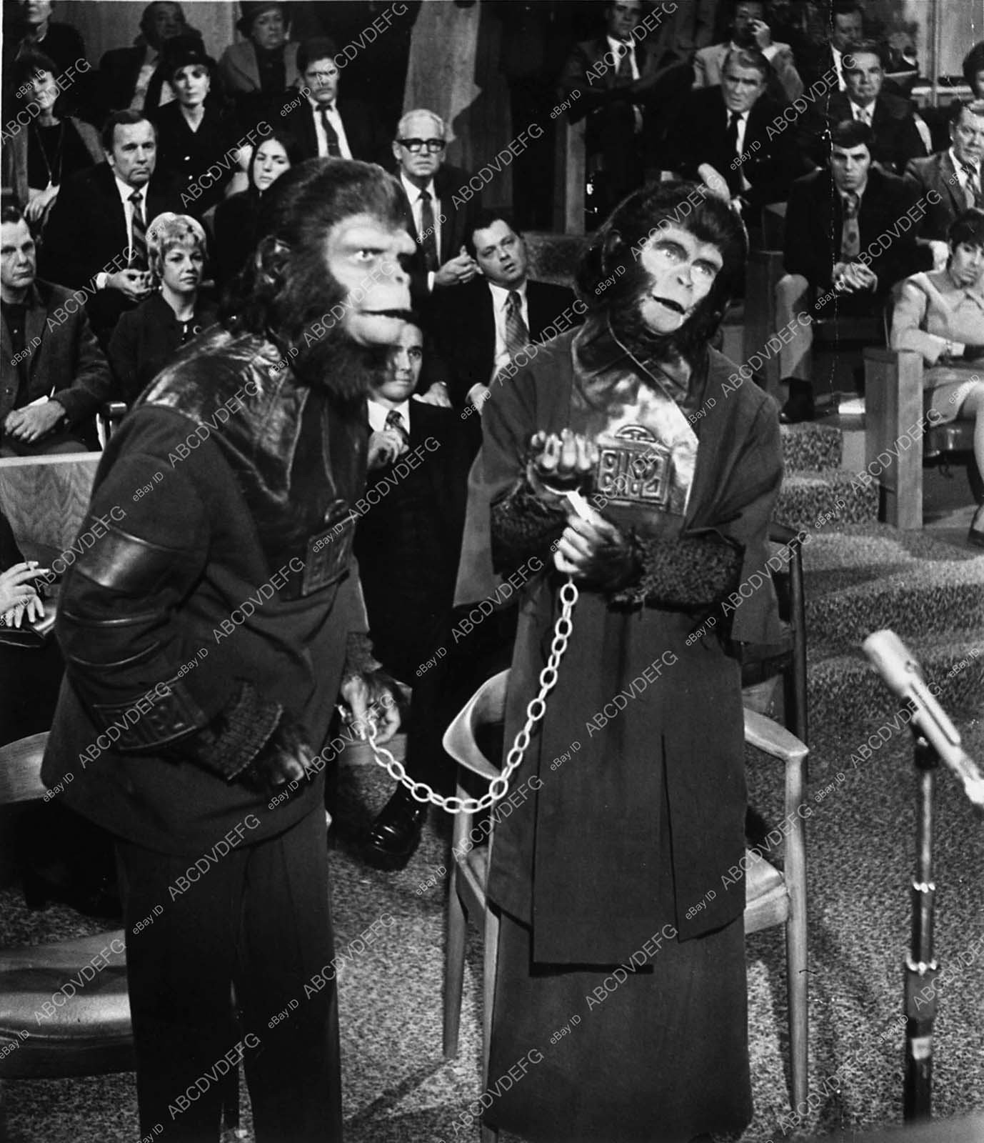 2124-35 Kim Hunter Roddy MacDowell as apes Escape From Planet of the ...