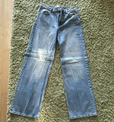 Bershka Jeans Damen Blau Gr. 34 Straight Leg helle Waschung L70 Denim