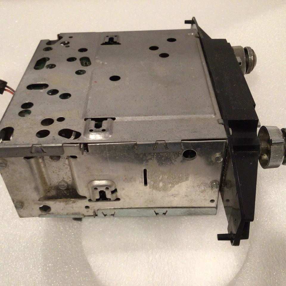 1980-1986 CADILLAC DEVILLE FLEETWOOD RADIO ESTÉREO AUDIO AM REPRODUCTOR FM - Para piezas Foto 3 de 4