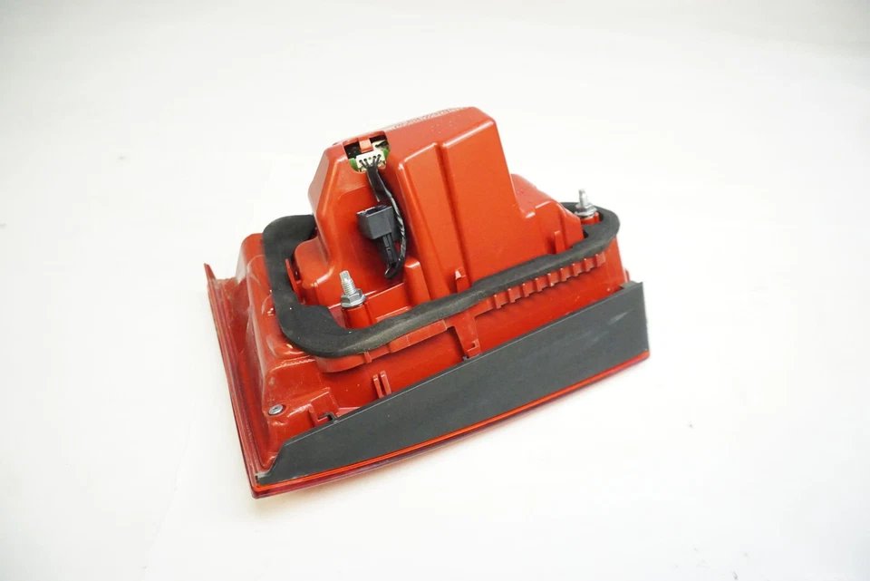 2013-2016 AUDI S4 RIGHT LED TRUNK BRAKE LIGHT LAMP 8K5945094AD - Image 3 of 4