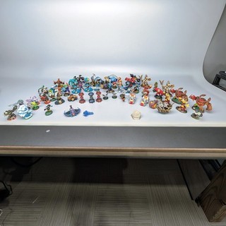 Lote de 60 figuras de acción mixtas Activision Skylanders: gigantes vehículos trampas ⭐