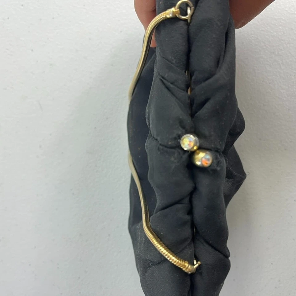 Bolso de Noche Vintage Tela Negra Bloqueo de Beso con Cadena Dorada Foto 3 de 4