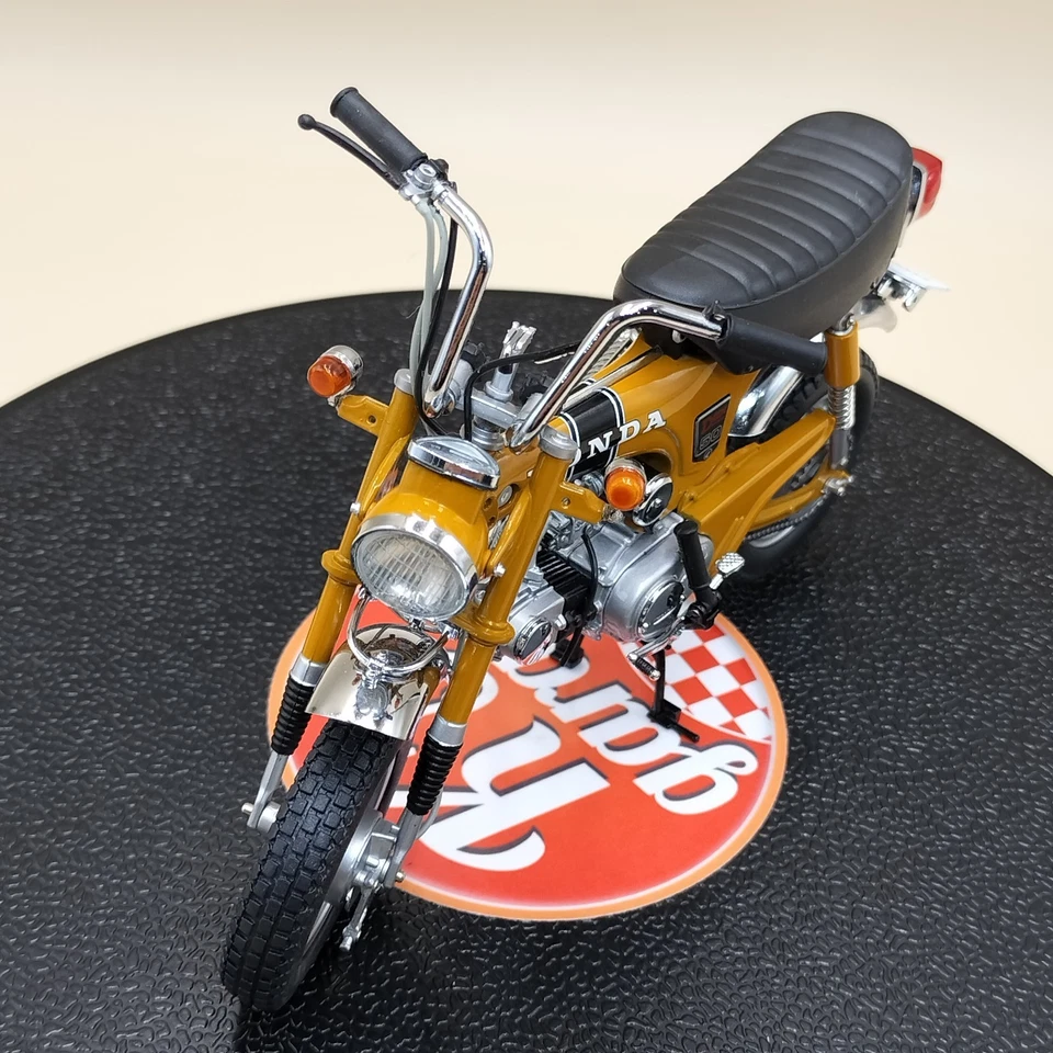 *Damaged* EBBRO 1/10 Honda Dax ST50 gold 1969 Japan Diecast Model 10006 - Image 2 of 4