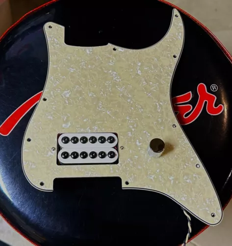Tom Delonge Import Invader w/USA Spec Electronics 11-Hole 3 Ply Aged Pearloid