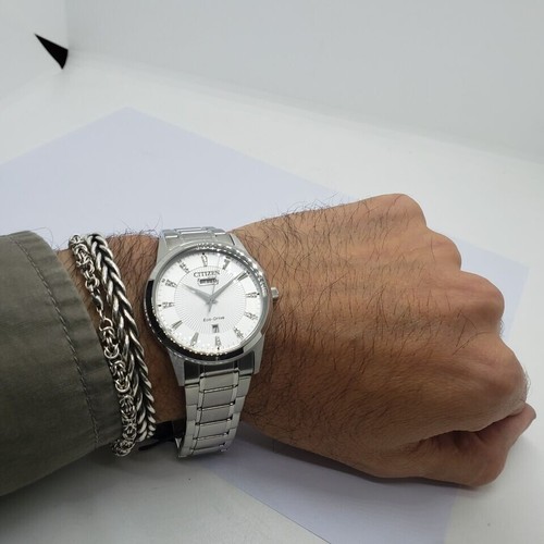 CITIZEN ECO-DRIVE CLASSIC OROLOGIO DA UOMO SOLOTEMPO IN ACCIAIO AW0100-86A - Imagen 12 de 14