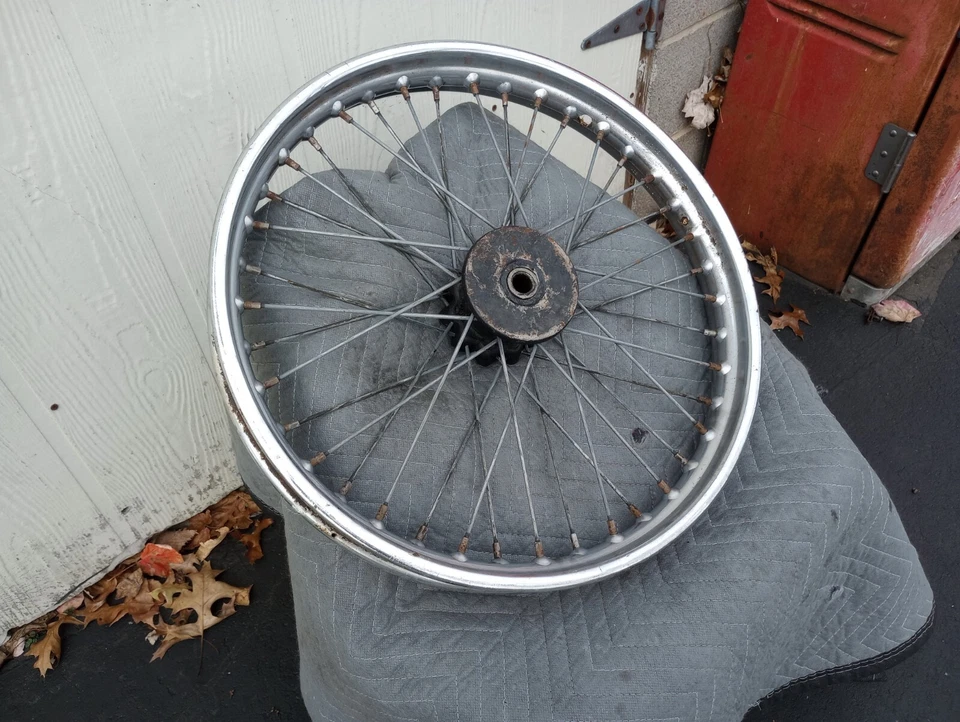 Rueda trasera BSA A10.      Rueda trasera BSA A10 1952  Foto 4 de 4