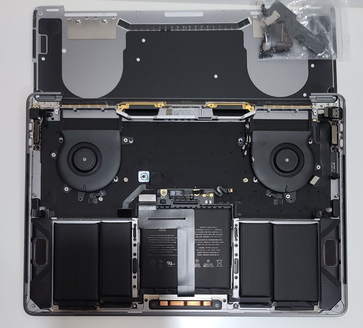 🍎 MacBook Pro A1989 2018 2019 13 Space Gray Top Case 🍎 MacBook Pro A1989 2018 2019 13 Space Gray Top Case