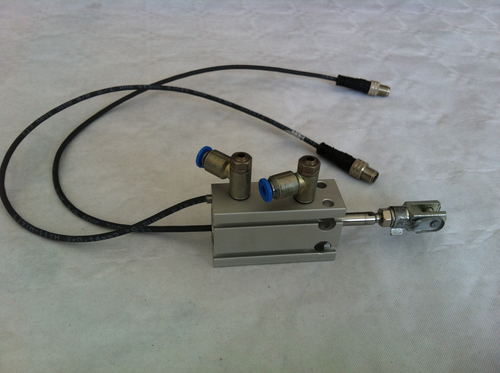 SMC Zylinder CDU16-15D incl. 2x Sensor und 1x Zylinder Aufnahmestück - Picture 2 of 7