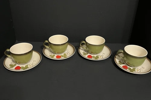 Vintage Metlox Poppytrail California Strawberry Teacups & Saucers Service for 4 