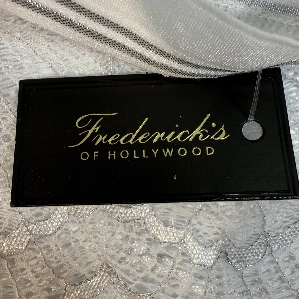 Paquete de 2 bragas Fredericks of Hollywood Caroline talla 1X ropa interior de encaje blanco descarado Foto 3 de 4