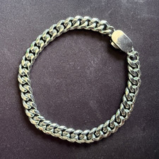 Silberfarbenes Kettenarmband im Panzerstil   ...