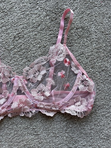 Sexy Lace Lingerie Set Embroidered Wired Bra Thong Suspenders Pink UK 12-14 - Picture 4 of 14