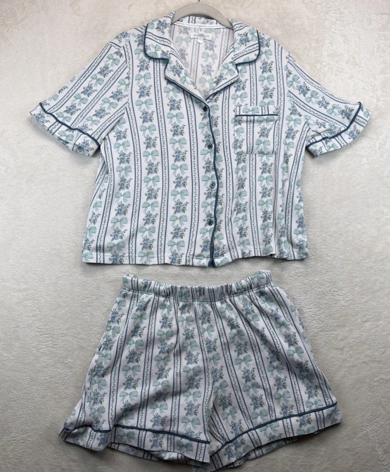 Daydream by Berkshire Womens Short Pajama Set L Button Front Floral Sleepwear
