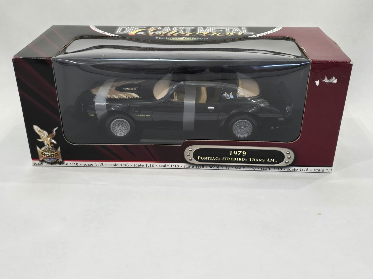 Road Signature 1:18 Diecast Car 1979 Pontiac Firebird Trans Am 