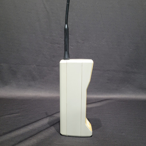 Motorola DynaTAC 8000H, 80's Cell Phone, Model #: F09FCD8826AN - Picture 6 of 20