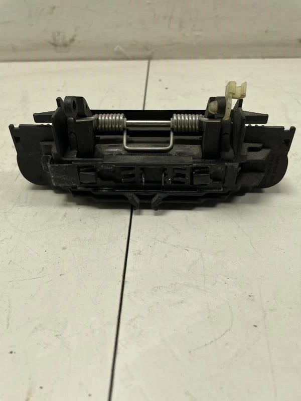 Audi A4 2007 sedán puerta delantera derecha manija exterior OEM+ (gris cuarzo metálico) Foto 3 de 4