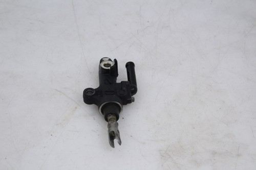 Rear Brake Master Cylinder Yamaha YZF-R1 00-01 OEM YZF R1 - Picture 8 of 8