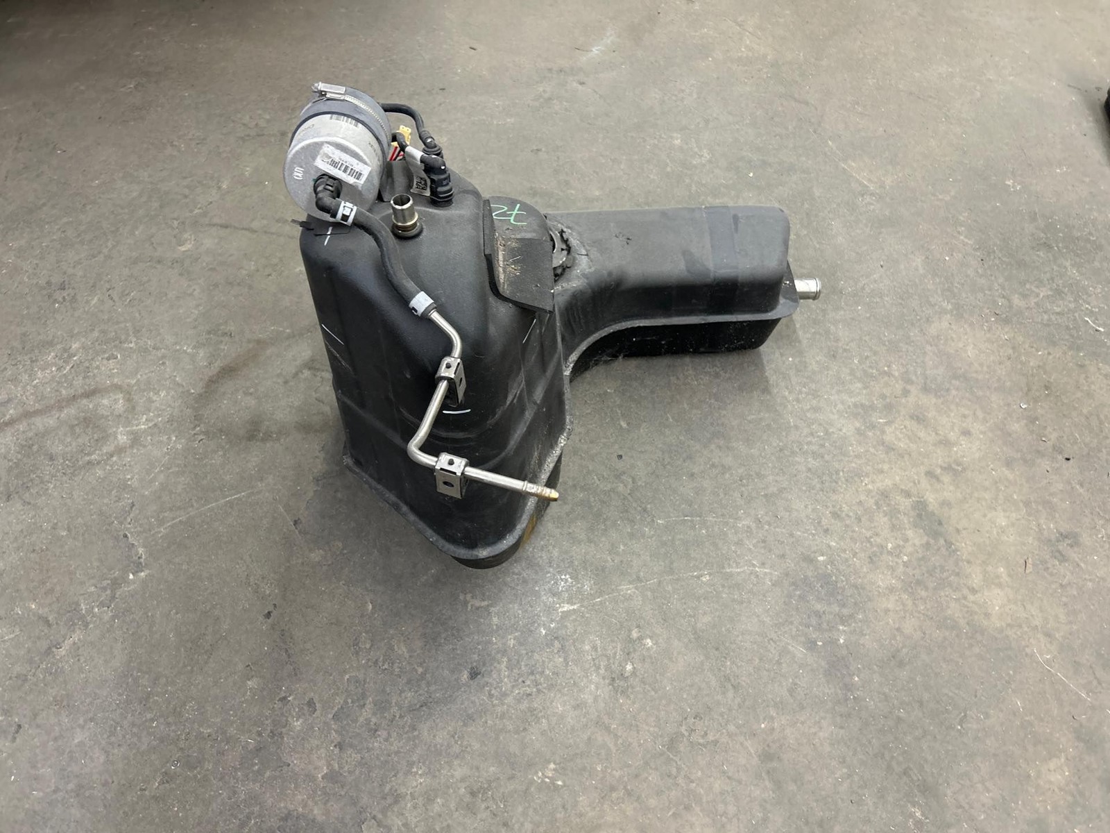 420201021N LH Side Coupe Fuel Tank Assembly AUDI R8 10 11 12 13 14 15 (MK)